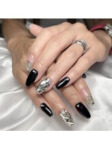 レイヴィー(Raivy)/ブラック敷き詰めネイル