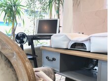 タブレットで動画や映画を見ながらゆったりとネイル＊