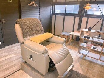 眉トリコ/リクライニングチェア完備