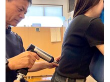 ツジモト健康カイロプラクティックの雰囲気（矯正用アジャスターを使用◎骨・筋肉・筋膜へアプローチします！）