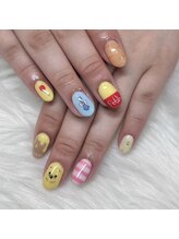 ネイルアンドアイラッシュスタジオ シュシュ(chouchou)/ディ〇ニープーさん手描きアート