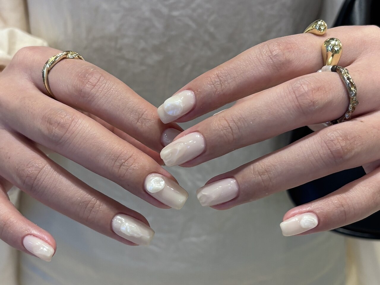 2025年-2026年冬トレンド】シアーホワイトのネイルデザイン集｜人気順