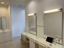 ポーラ ザ ビューティ 岐阜岐南店(POLA THE BEAUTY)の雰囲気（メークスペース有り、ご自由にお使いいただけます）