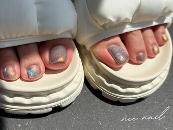 ニーネイル(nee nail.)の写真/季節の変わり目にぴったり！フットネイルで足元からおしゃれを楽しみ、華やかなデザインで気分もアップ。