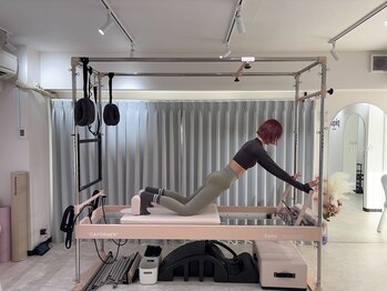 ピケピラティス 月島店(pique pilates)/斜め一直線