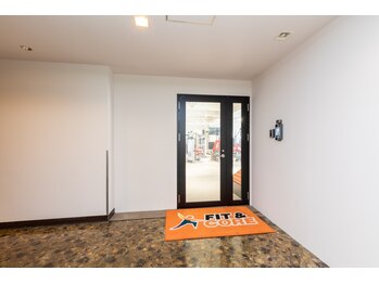 フィットアンドコア 国分寺/店舗入り口