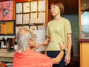 おんおんどうの写真/肩の高さや骨盤・脚の長さの左右差。気を付けても崩れる姿勢。理学療法士がお腹深部の原因から整えます