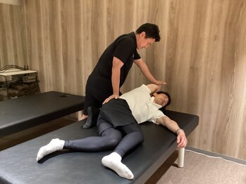 TACプレミアジム 春日後楽園/パートナーストレッチ【二の腕】