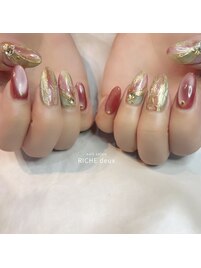 春カラーのアンティークネイル