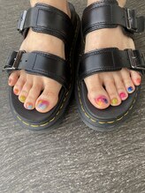 リゼラアンドコー 布施店/カラフルフットネイル