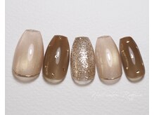 ネイルサロン ラフィネ(Raffine)/ゴールドドットネイル