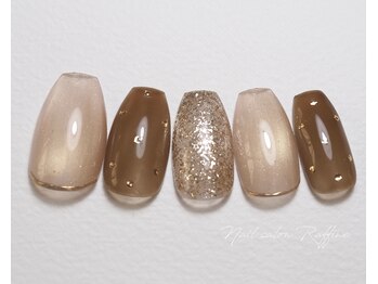 ネイルサロン ラフィネ(Raffine)/ゴールドドットネイル