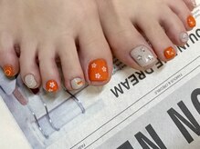 ネイルサロン北野坂/オレンジ×花ホログラムフット