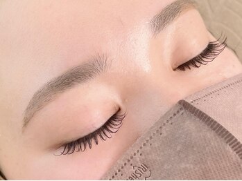 フィドュ(Fidu)の写真/【持続力UP!最新LEDマツエク】持続性×スピード硬化と違和感のない柔軟性★美しい目元を長期間キープ♪