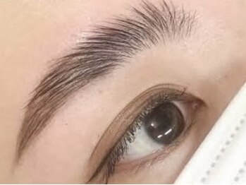 エイルアイラッシュ(Aile eyelash)の写真/ハリウッドブロウリフトで眉メイクの時短に◎骨格似合わせデザインをご提案♪眉毛のお悩みはプロにお任せ★