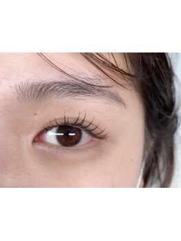 ナチュラル上品な目元にしたい