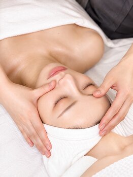  小顔・肌管理専門 NARA BEAUTY 表参道店【11/1 OPEN（予定）】の写真/韓国直伝【NARA独自の本格コルギ】熟練の手技で左右差・エラ張り・むくみに徹底アプローチ！