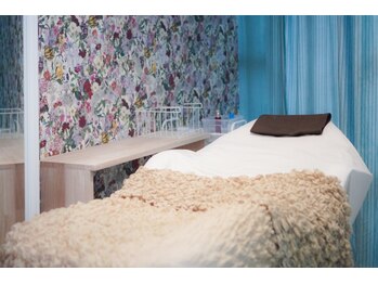 エールバイショールーム(YELL by showroom)/可愛いお部屋でフェイシャル