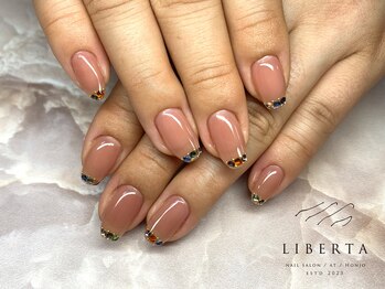 リベルタ(LIBERTA)/ビジューネイル