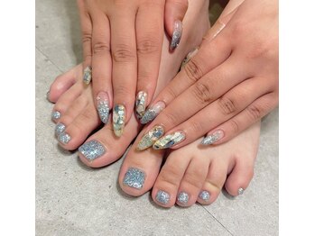 ネイルサロン チェリッシュ(nail salon Cherish)の写真/長さ出し1本300円で折れている爪も補強できる！10本も+¥3000とおトク♪今月限定のシーズンネイルも人気！！