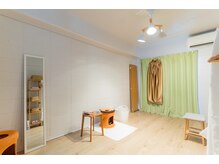 凪(Nagi)の雰囲気（完全個室にメイク台・簡易シャワー・タオル・ドライヤーetc...）