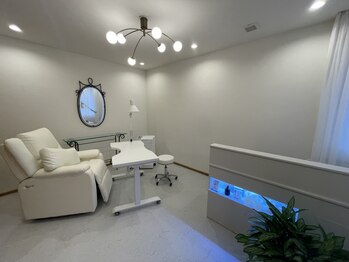 リコリサイア(ricco risaia)の写真/《千歳烏山駅徒歩4分》ふかふかのソファで映画を観ながら至福のネイル時間を☆