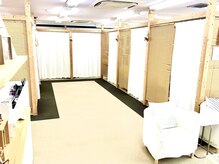 ミニョンアイラッシュデザインサロン くずは店の雰囲気（ブラインドとカーテンで仕切られた半個室空間がずらり。Relax♪）