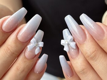 ラヴィエ ベル(La vie est belle)/水色グラデーション+アート