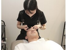 サロン ド アヤメン 宇都宮店(SALON DE AYAMEN)の雰囲気（専用ワックスで理想の眉の形に仕上げます♪【メンズ眉毛/美眉】）