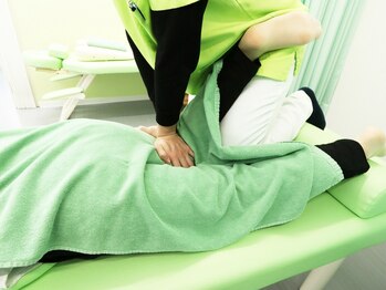 昭島なかがみ駅前接骨院の写真/【JR青梅線中神駅徒歩2分】21時迄の営業で買い物帰りや、仕事帰りにも通いやすい♪お気軽にご来店ください!