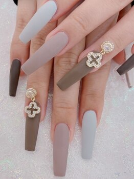 ラビィ 新宿店(Raviy)の写真/爪が割れやすい、キレイに伸びない等のお悩みも長さ出しで解決！「ずっと通えるお気に入りサロン」です♪