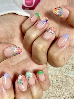 ティーエス ネイル ガーデン(T.S Nail Garden)の写真/最新の流行りを取り入れた個性的なアート♪新店舗には十分なスペースがあるのでお子様連れでも安心！