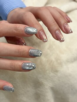 ラウネイル(Lau nail)の写真/マグネットネイルで指先をキラキラ上品に！オフィスにも馴染むカラーをご提案いたします。