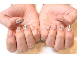 キレイめ大理石ネイル