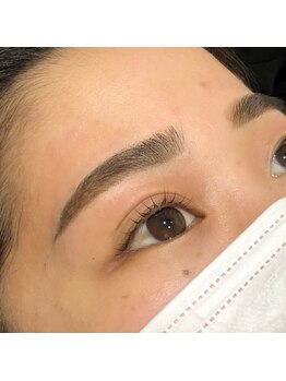 クレビア(CreBiA)/眉毛スタイリング