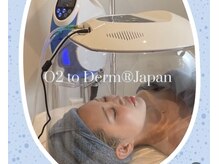 お顔だけではなく頭皮もほぐします。頭痛や不眠にも効果的☆