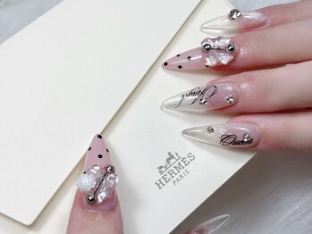 サリーネイルラボ(Sully Nail Lab)/ドット・ピンクネイル