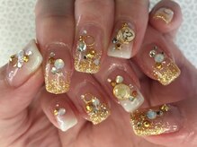 ラリュールネイル(L'Allure nail)/ラメゴールド&スワロ￥8800