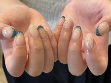 シー(She)/秋ネイル/フレンチ/ビジュー