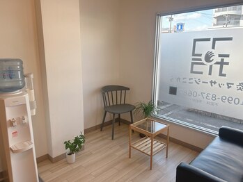 鍼灸マッサージここから/待合室