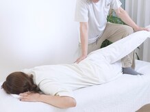 整動の雰囲気(全身整体は肩こりなどの部位をほぐし全身ストレッチを行います。)