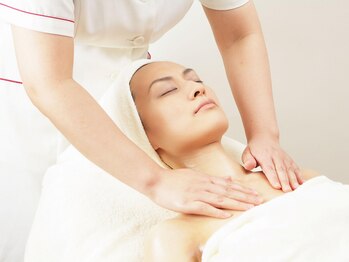 ビーグレース(Bee Grace)/デコルテ