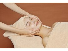 『セラミド保湿』で美容成分を閉じ込め、美しくツヤのある肌を長時間キープ