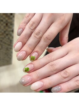 夏の四葉ネイル