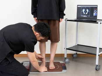 ラッコ整骨院の写真/【足裏・かかとの痛みに】足圧・立ち方・歩き方から負担のかかり方を見える化