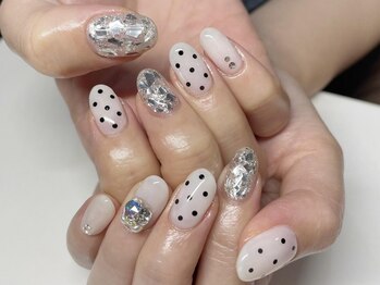 ドット柄ネイル