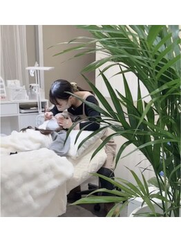 キャンディーベース トーキョー(Candybase Tokyo)/眉毛まつ毛ネイルの同時施術可能