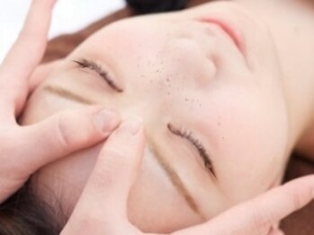 芦屋あきボディケアアンドメソッドスクールの写真/癒しのヘッドスパで極上体験を♪蓄積した眼精疲労や頭痛を解消◎お顔のむくみも取れてすっきり小顔美人に。