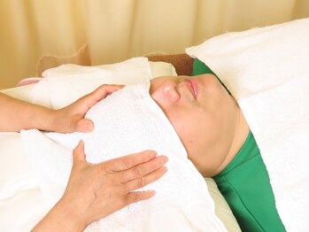 リラクゼーションサロン天天てもみ【もみほぐし/足つぼ/リンパマッサージ】の写真/【足つぼ￥3,000～】もみほぐしやリンパマッサージも！隙間時間にサクッと通える好立地＆24時まで受付◎