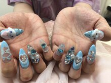 ネイルサロン パピリオ(Nail Salon papilio)/シアーブルーでキャラネイル